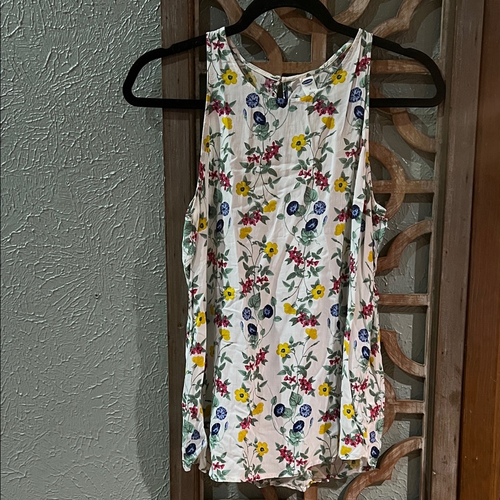 Floral Keyhole Tank